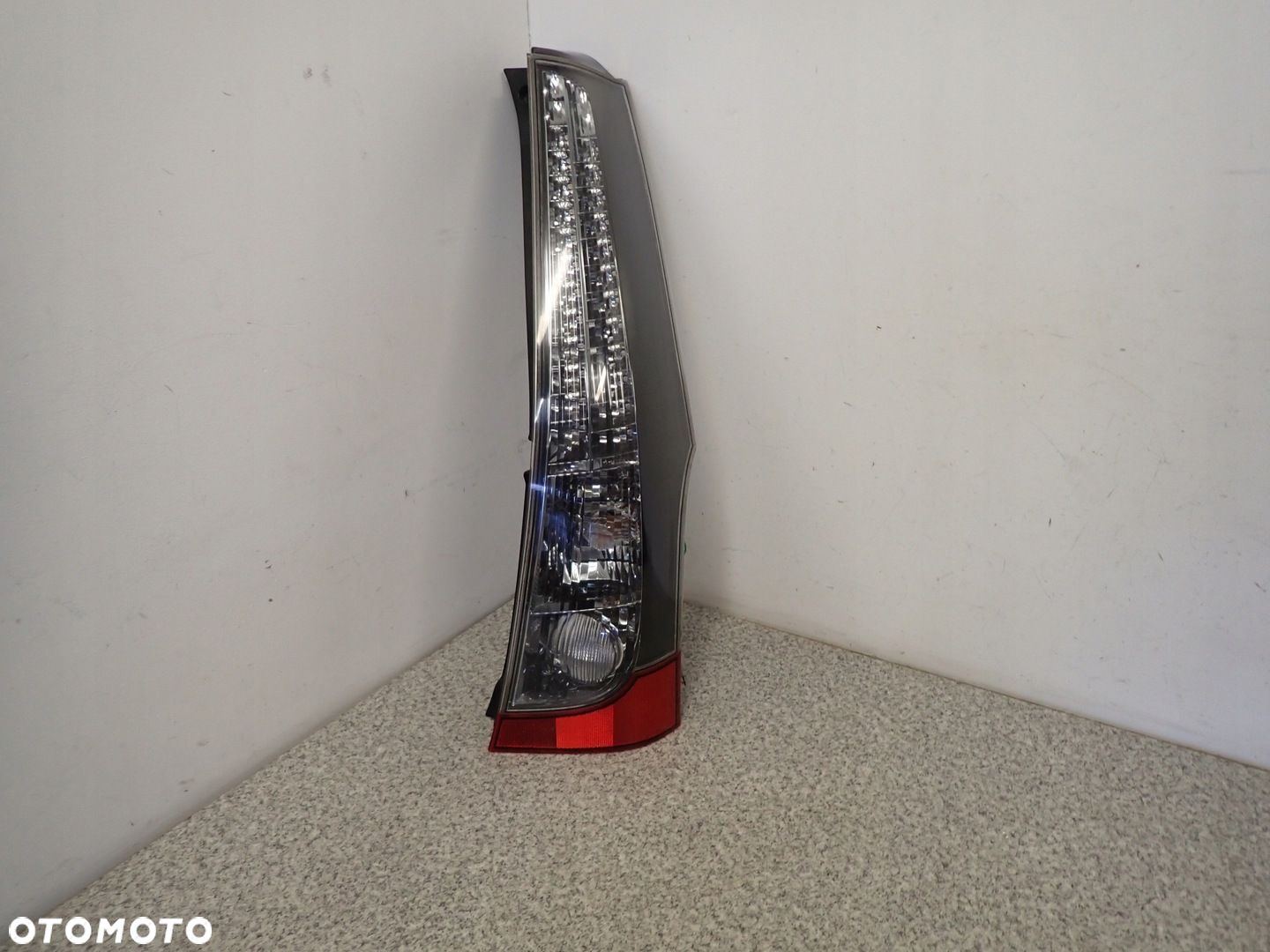 MITSUBISHI GRANDIS 03-11 LAMPA TYLNA PRAWA EUROPA - 1