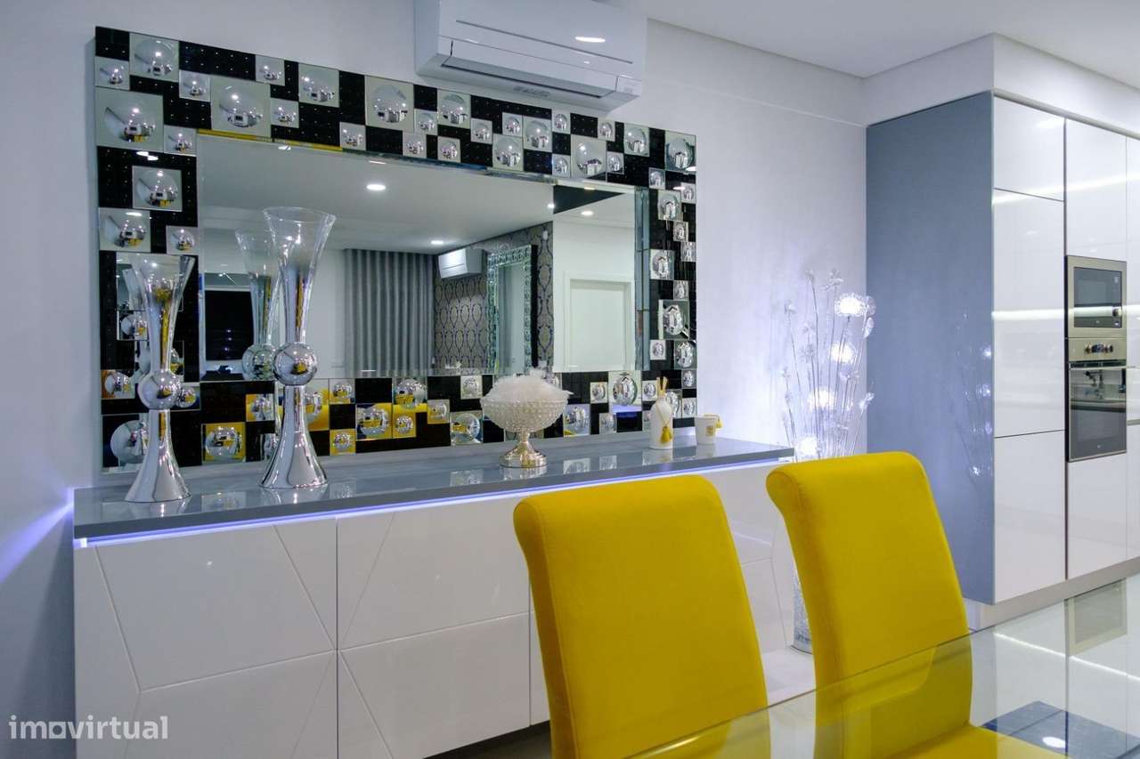 Moradia T4 com Piscina e Jardim na Aroeira, Almada-9