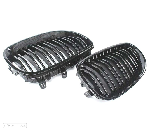 GRELHAS FRONTAIS DUPLAS PARA BMW E60 03-10 PRETO BRILHANTE - 3