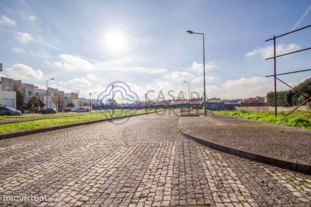 Terreno para construção de moradia de 3 frentes | Castelo da Maia | Ci - Grande imagem: 4/8
