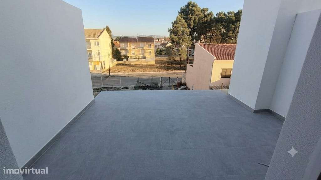 Moradia T3 moderna com vista deslumbrante para a Serra da Arrábida-14