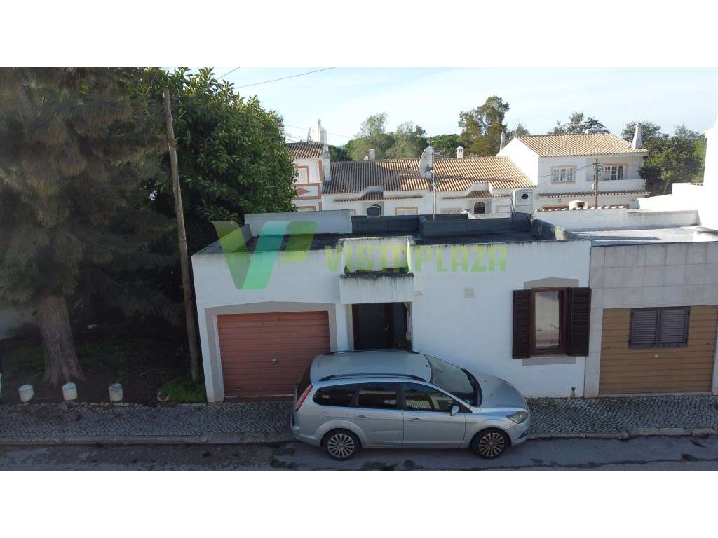 Casa térrea com 4 quartos situada na Bemposta, Portimão-21