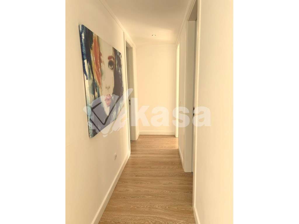 Moradia Isolada T4 com Jardim e Garagem em Santo António da Charnec...-11