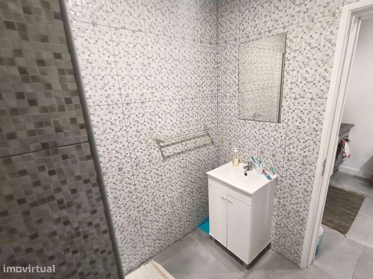 Loja de 103m2 dividida em 2 estúdios Habitação - T3 + T0 - Possibilida - Grande imagem: 5/10