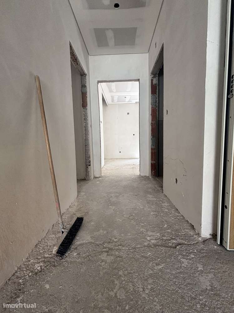 Apartamento T2 Novo com Elevador e Varanda-5