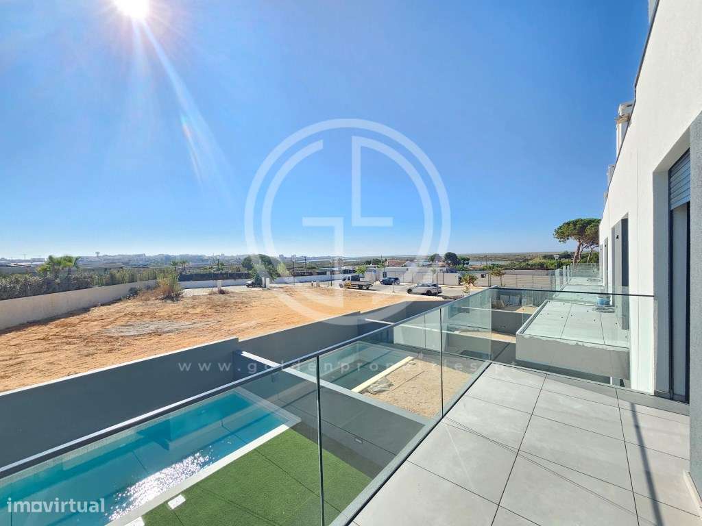 Moradias em Banda T4 em Montenegro, Faro-22