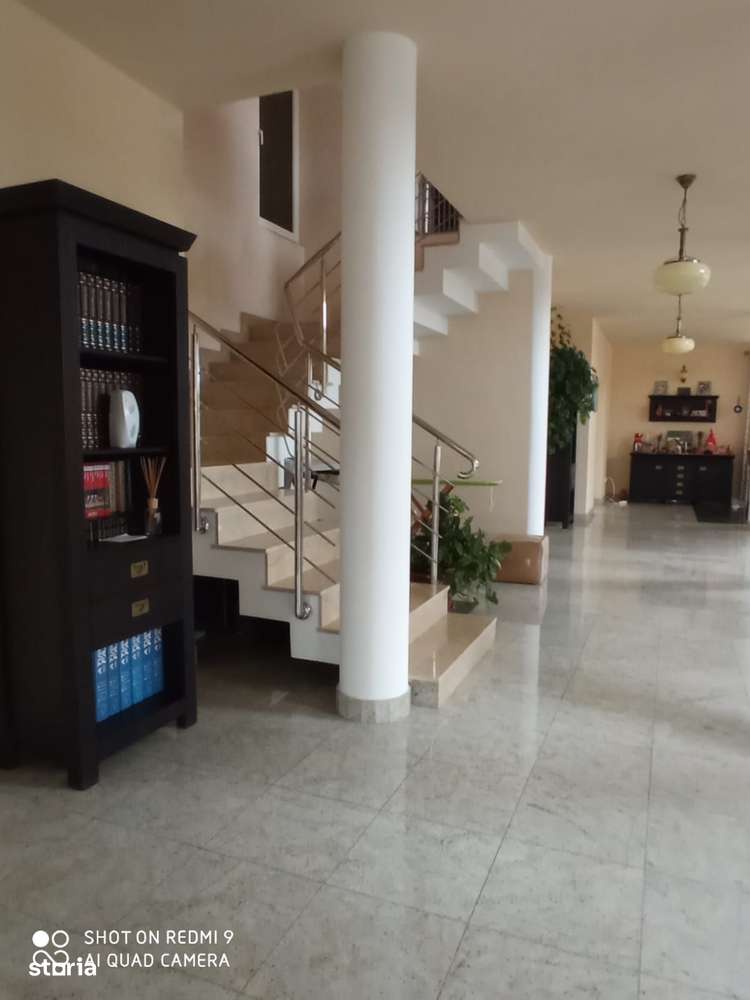 Sangeorgiu de Mures - Vanzare casa moderna cu 3 garaje - Str. Borzas - Imagine principală: 2/9