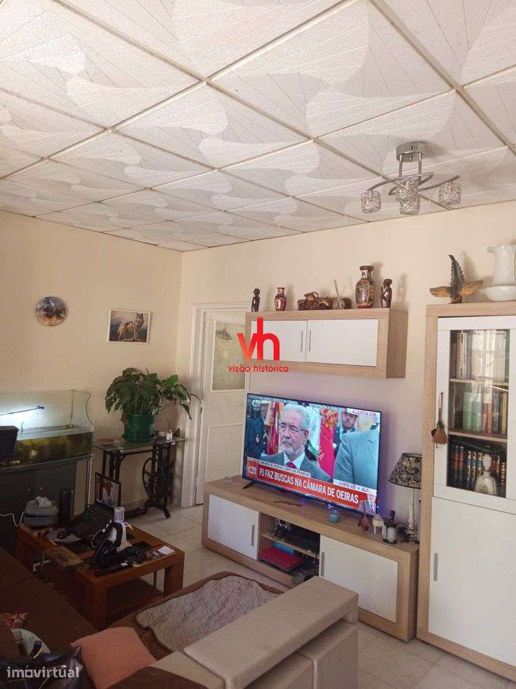 Vende-se Moradia ao Carvalhido com Potencial de Investimento-6