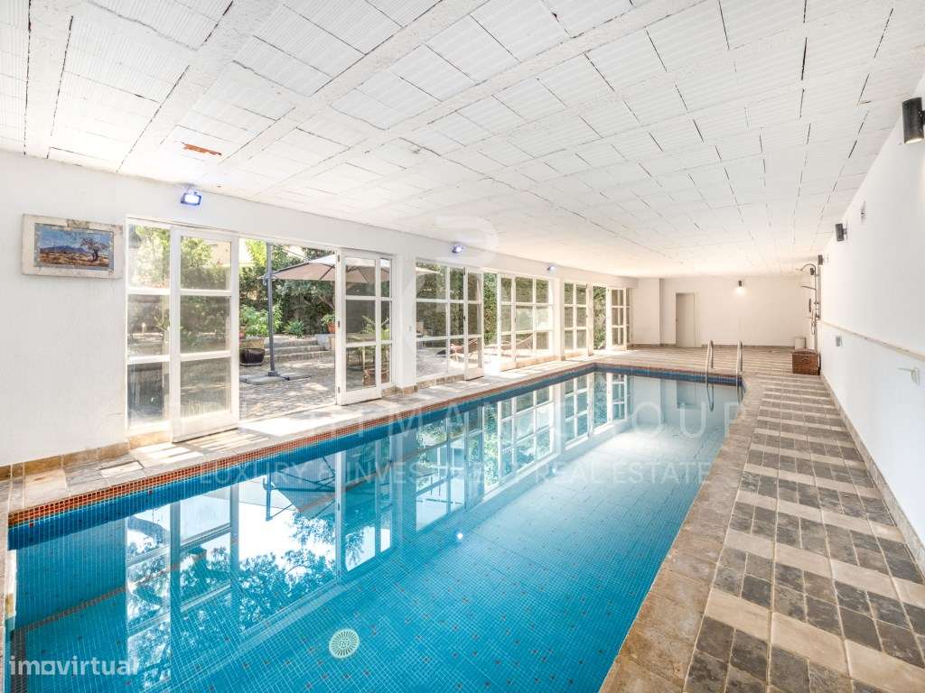 Moradia T5 com piscina em zona histórica da Parede - Grande imagem: 3/37