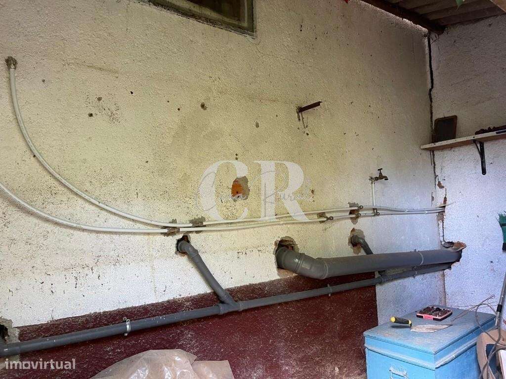 Moradia Térrea Isolada de 2 Quartos com Jardim, Anexos e Garagem, entr-30