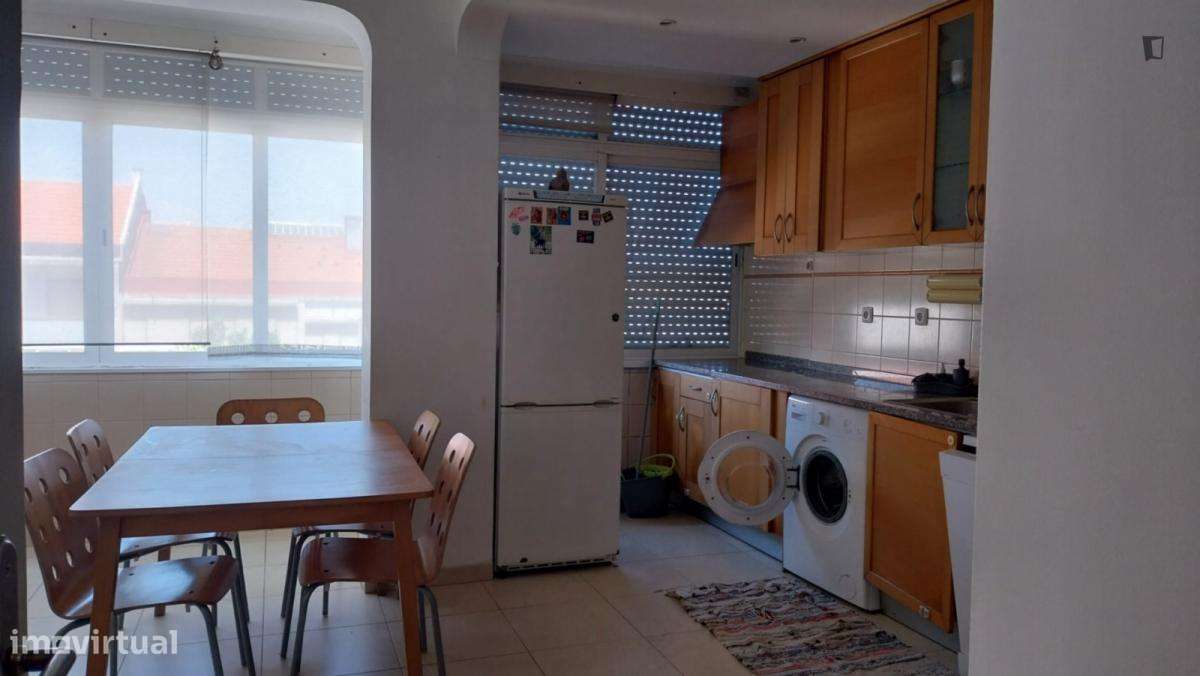 Quarto - localizado em Amadora Lisbon - Grande imagem: 2/18