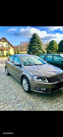 Volkswagen Passat - 1