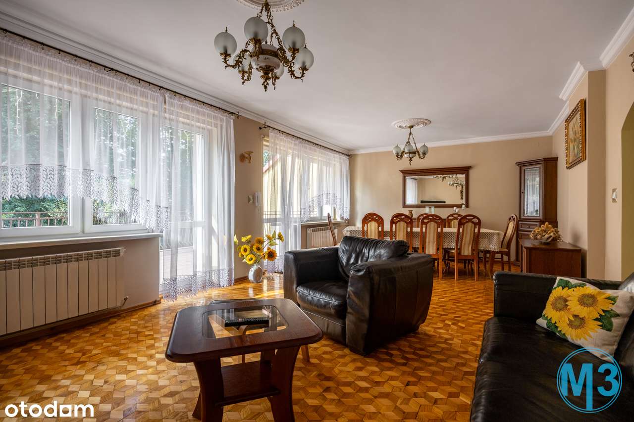Ulanów, ul. Rynek | Przestronny dom 200 m², 6 pokoi i fotowoltaika!