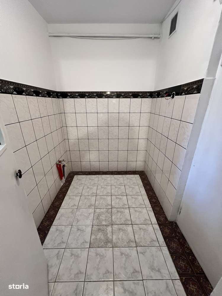 Garsoniera 1 camera,renovata,bucatarie,baie,et.3, zona Lazaret-2