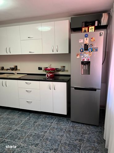 Casa cu 2 corpuri si magazin, teren 241 mp, zona 9 Mai-4