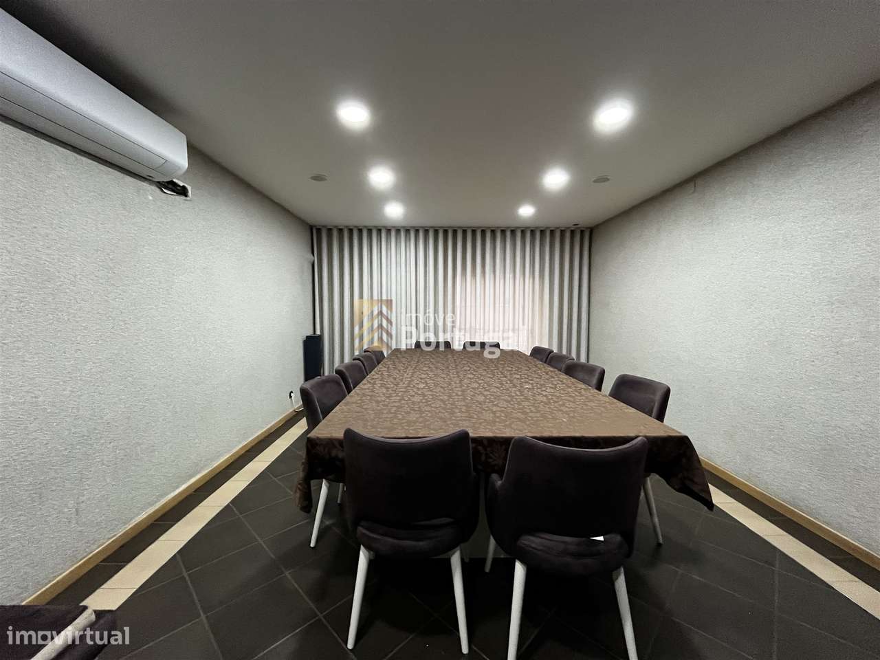 Amplo Ap. T4 Equipado, Prédio com Garagem Box e 2 Elevadores-8