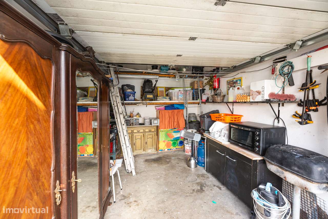 MORADIA T3 TRANSFORMADA EM T2 | GARAGEM | 221M2 | ARRUDA DOS VINHOS-42