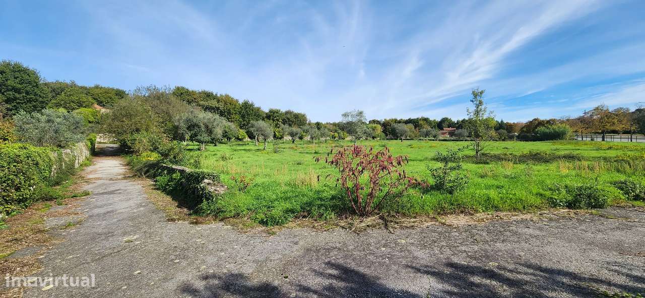 Terreno Urbanizável com moradia e anexos junto ao Hospital distrital d - Grande imagem: 3/15