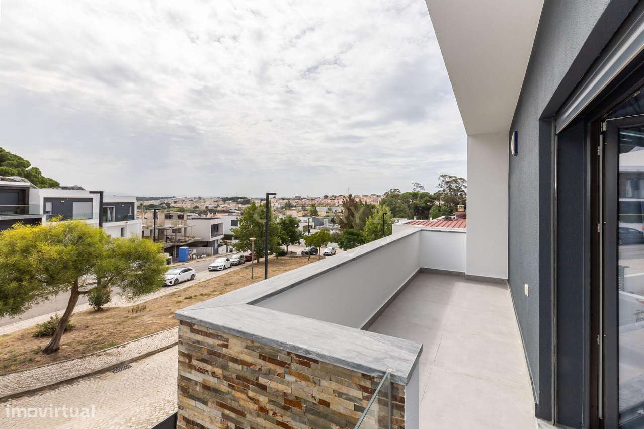 Moradia Isolada T4 de Prestígio – Bairro de São João, Sobreda-39