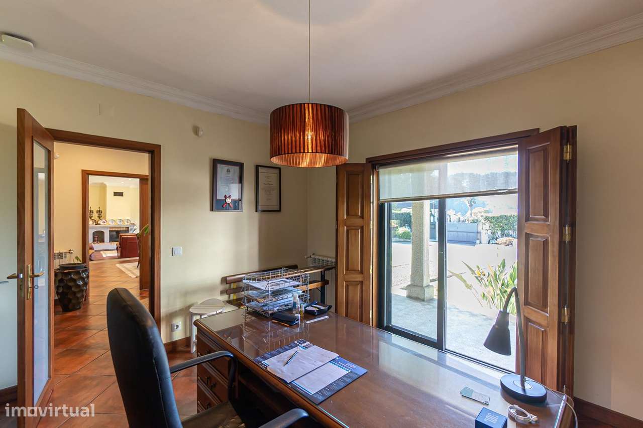 Quinta T4+1 , Moradia Térrea, 4.500 m² Terreno,  Privacidade Total-22