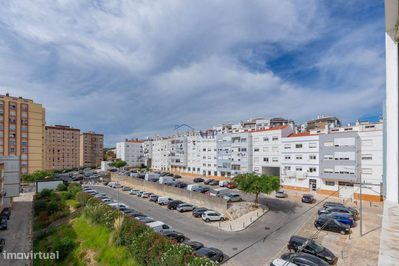 Apartamento T3 no centro de Vialonga com elevador-29