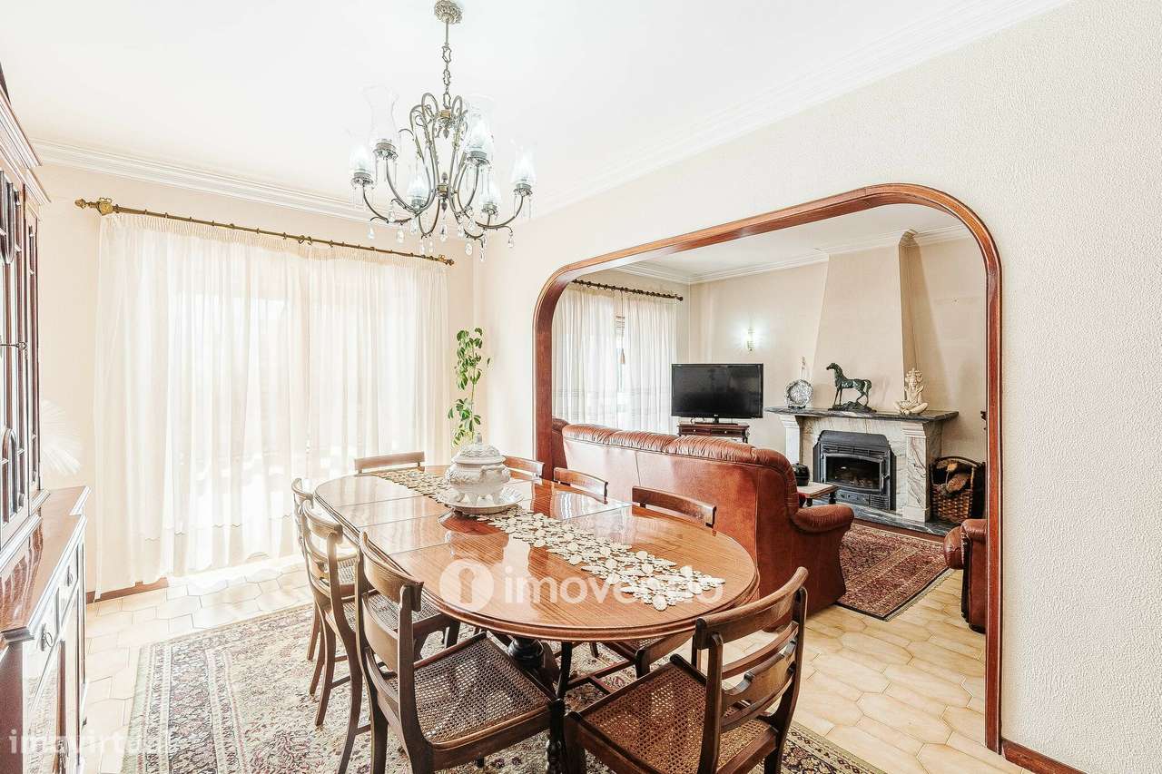 Moradia isolada T4, com garagem e áreas amplas, no Estoril - Grande imagem: 2/60