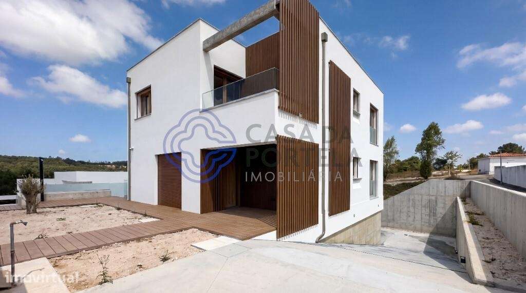 Moradia T4 com3 suites isolada-1