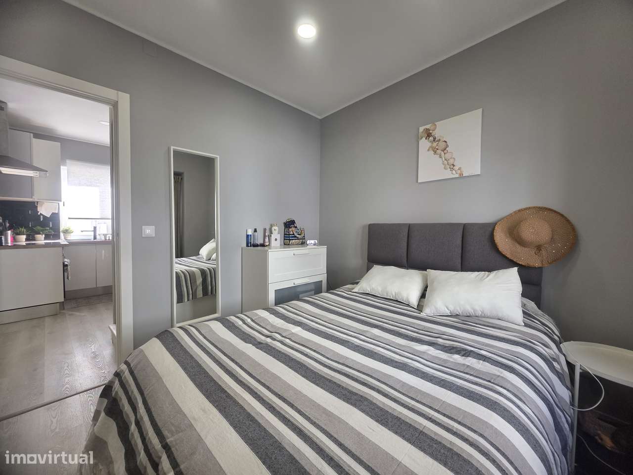 Apartamento T2 Duplex Recuperado - A 70m da Praia do Ouro-33