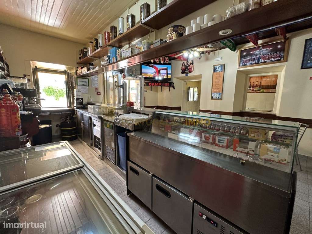 Para venda: Casa ampla com estabelecimento comercial e apartamento ... - Grande imagem: 5/36