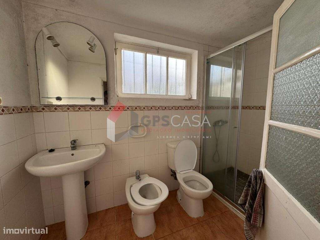 Moradia T3 com espaço exterior a poucos minutos do centro de Angra do-17