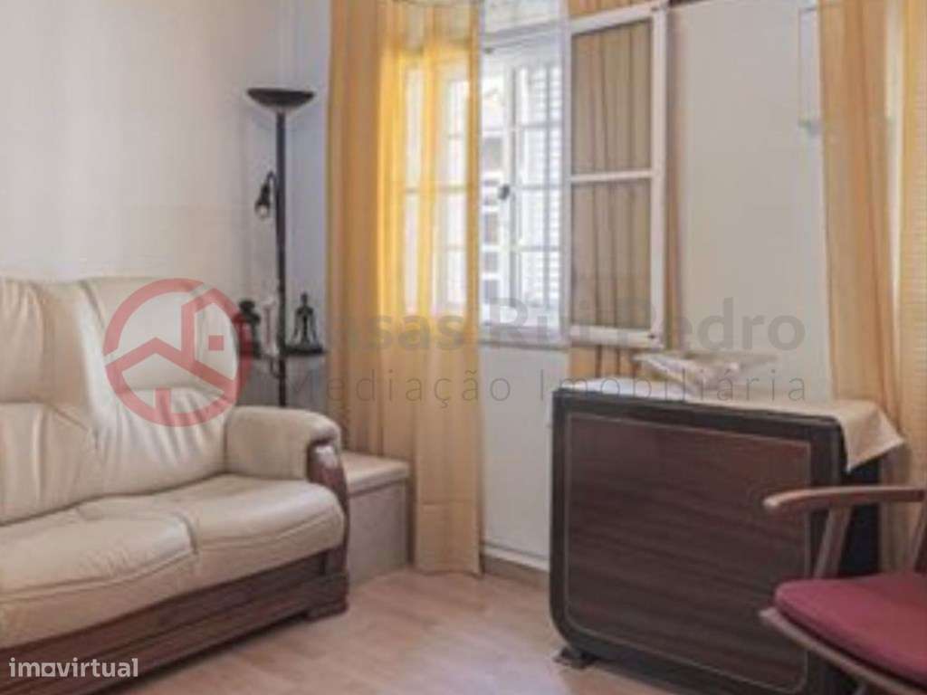 Prédio para Investimento em Olival Basto, Odivelas-1
