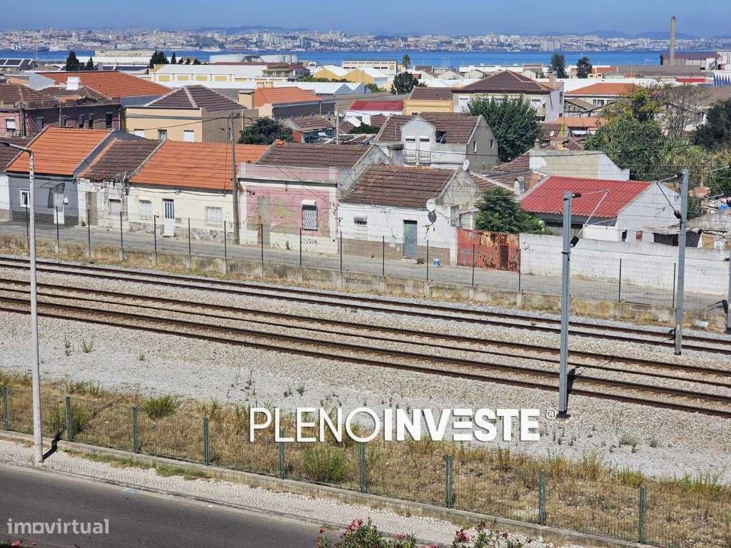 T3 de excelentes áreas com parqueamento no Barreiro-14