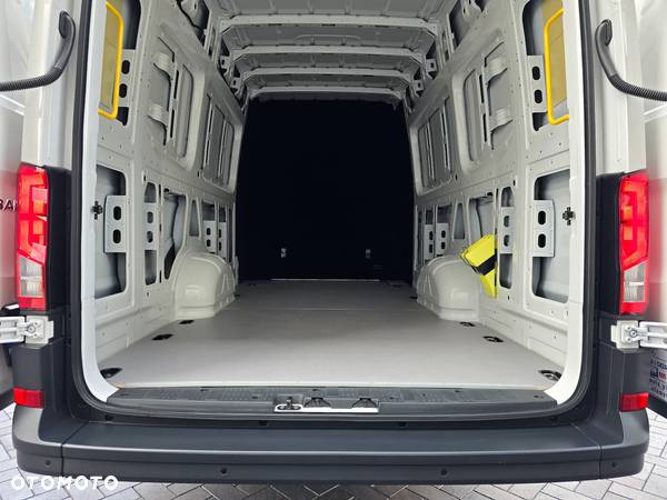 Volkswagen CRAFTER FURGON LONG 4,80 Długi7-OSOBOWY + ŁADOWNOŚĆ 850kg  AUTOMAT 8-G KAMERA COFANIA FOTEL PNEŁMATYCZNY FUL LED DUŻE RADIO NOWY NOWY NOWY NIE UŻYWANY - 16