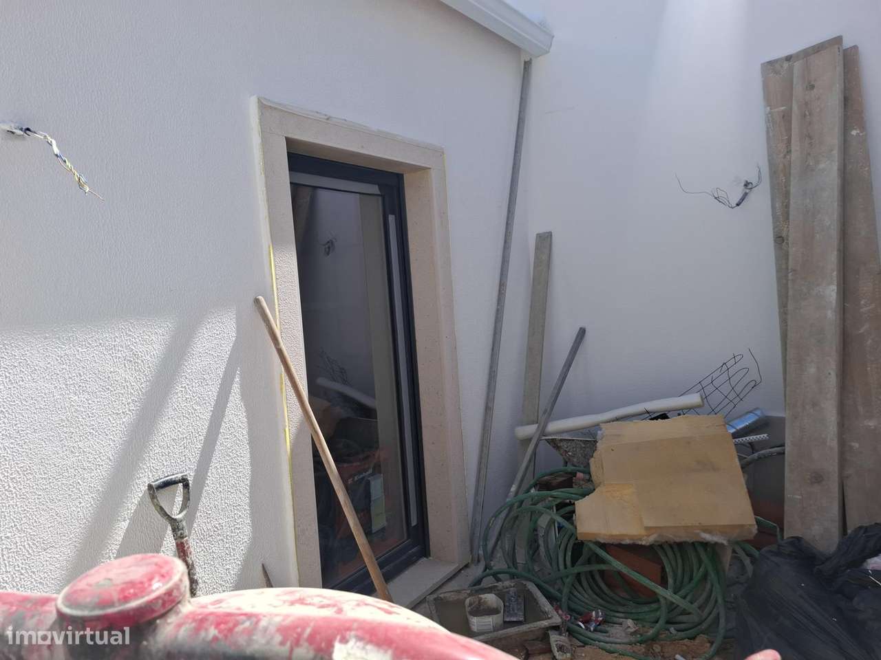 Moradia Térrea T2 com Logradouro Totalmente Remodelada Barreiro-12
