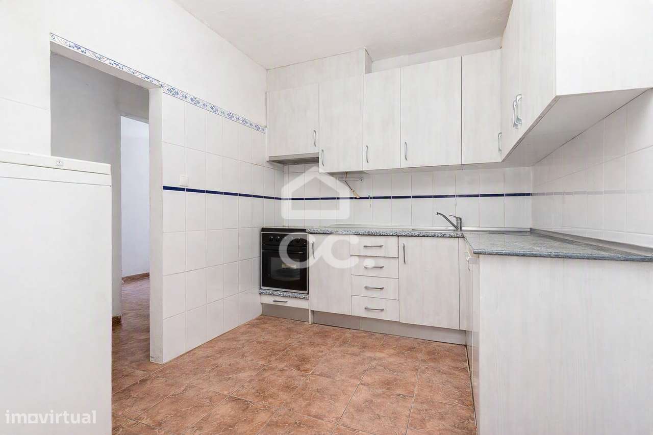 Moradia T3 c/ Quintal, Terraço e Aproveitamento de Sótão nos Canaviais-3