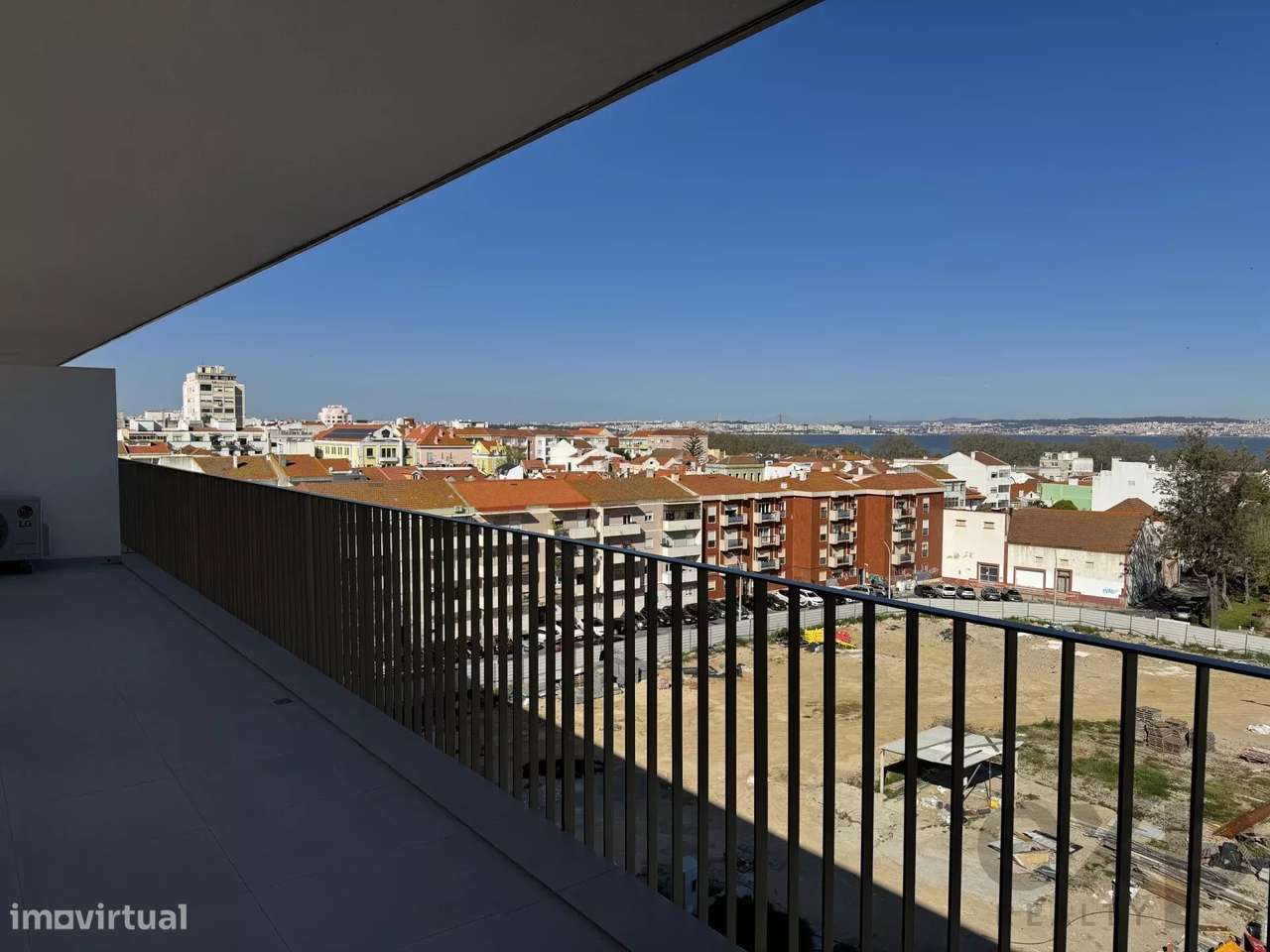 Não é apenas um T2, é um t2 com varanda com vista, lazer e qualidade d - Grande imagem: 5/54