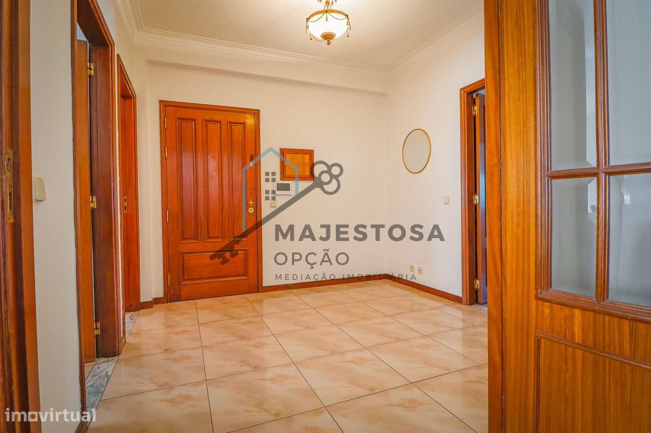 Apartamento T3 no Último Andar com Garagem — Gualtar (Braga)-5