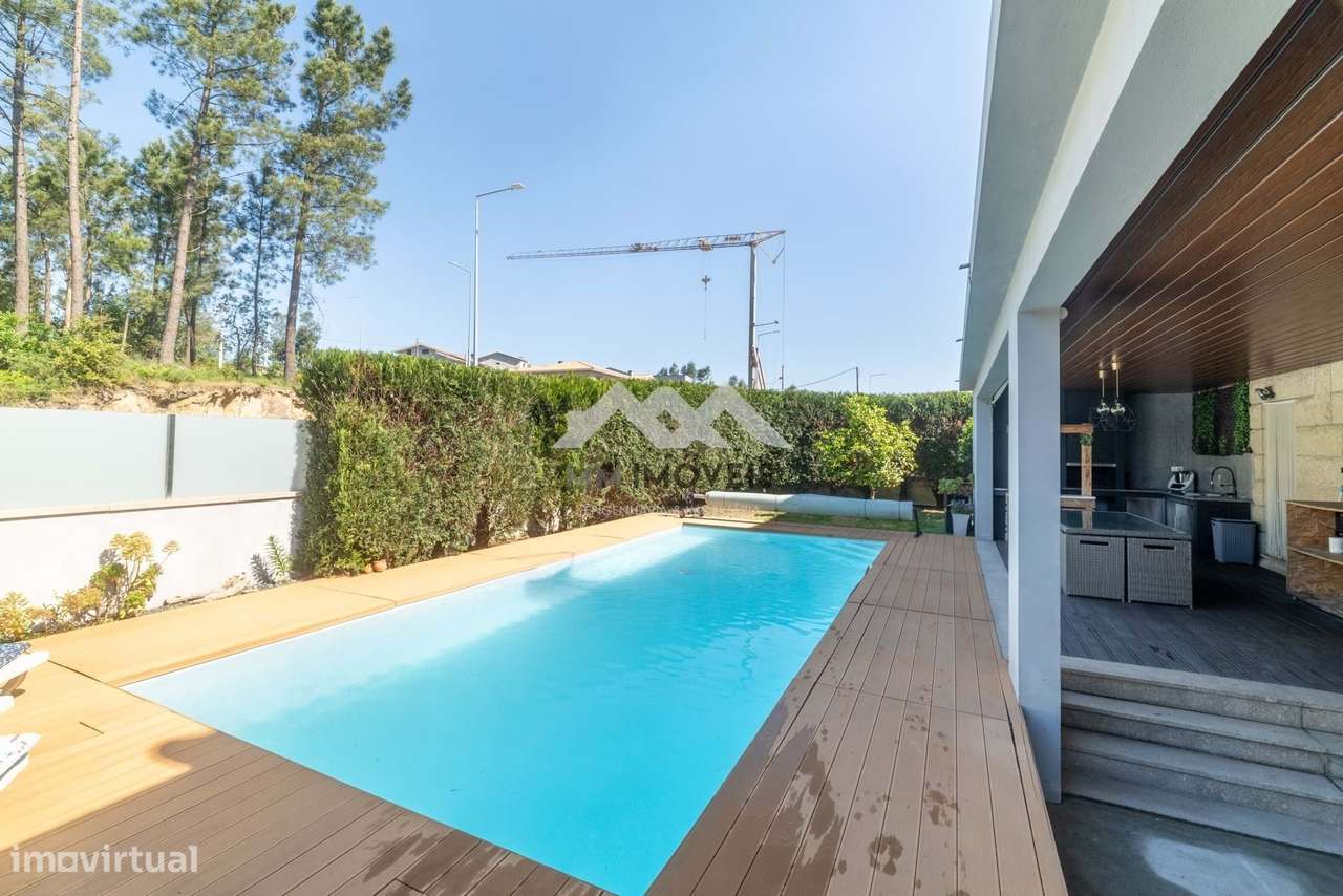 Moradia T4 | Piscina | Jardim | 4 frentes | Praia Fluvial-33