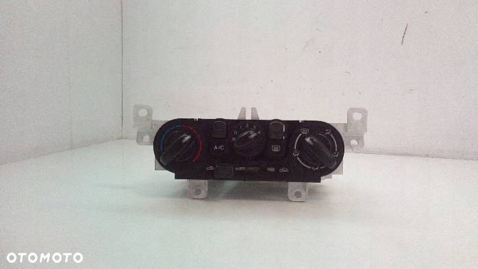 Panel nawiewu i klimatyzacji Mazda 323F - 1