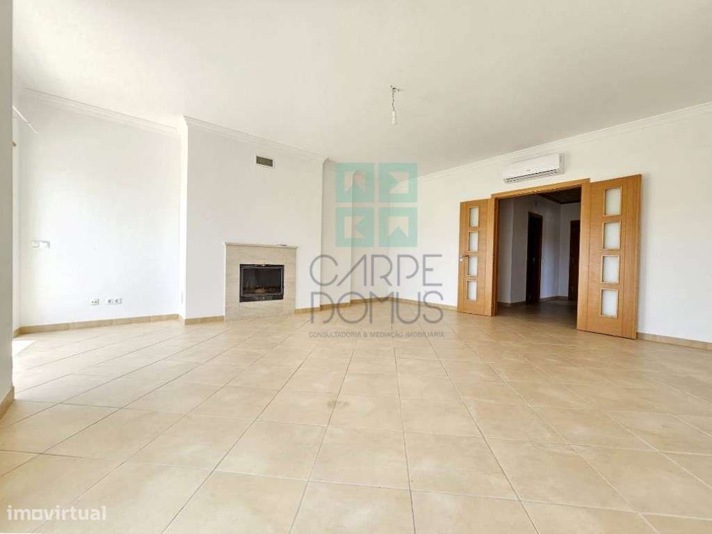 Espaçoso apartamento T3, com parqueamento, junto centro de Loulé, A...-20