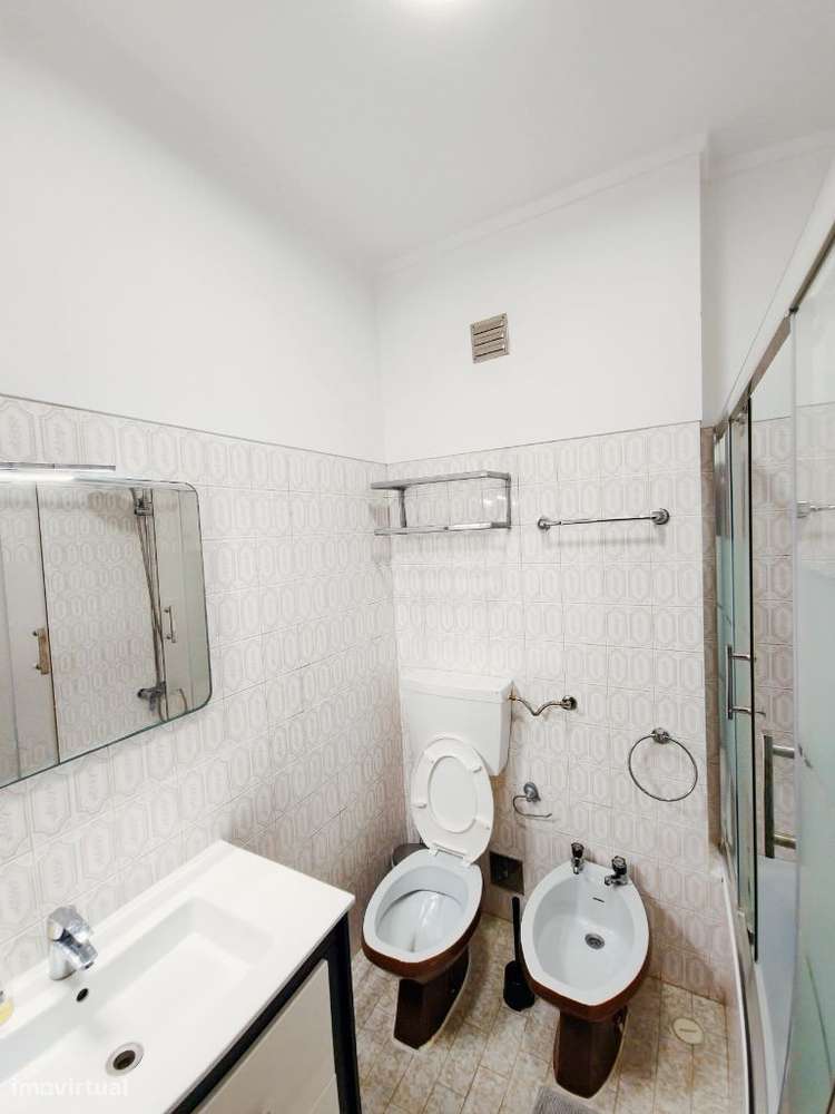 Cama em Quarto Partilhado Despesas Incluídas em Almada Imediato - Grande imagem: 4/9