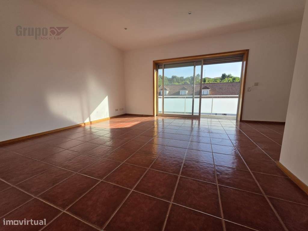 Moderno Apart. T2 com Garagem Box, Varanda Panorâmica e Lareira em ...-11