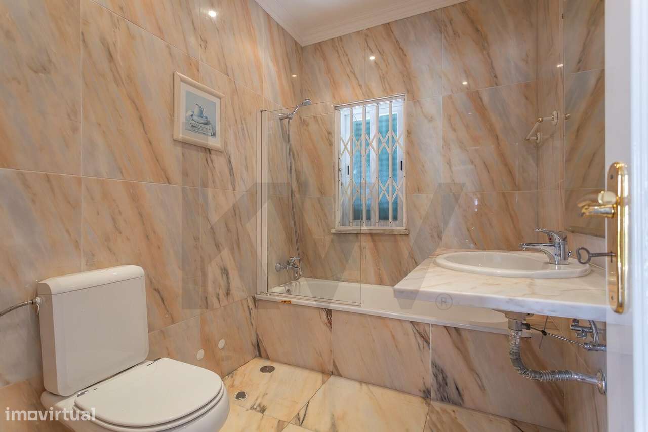 Moradia Isolada | 5 Quartos, Jardim, Garagem para 4 Carros-20