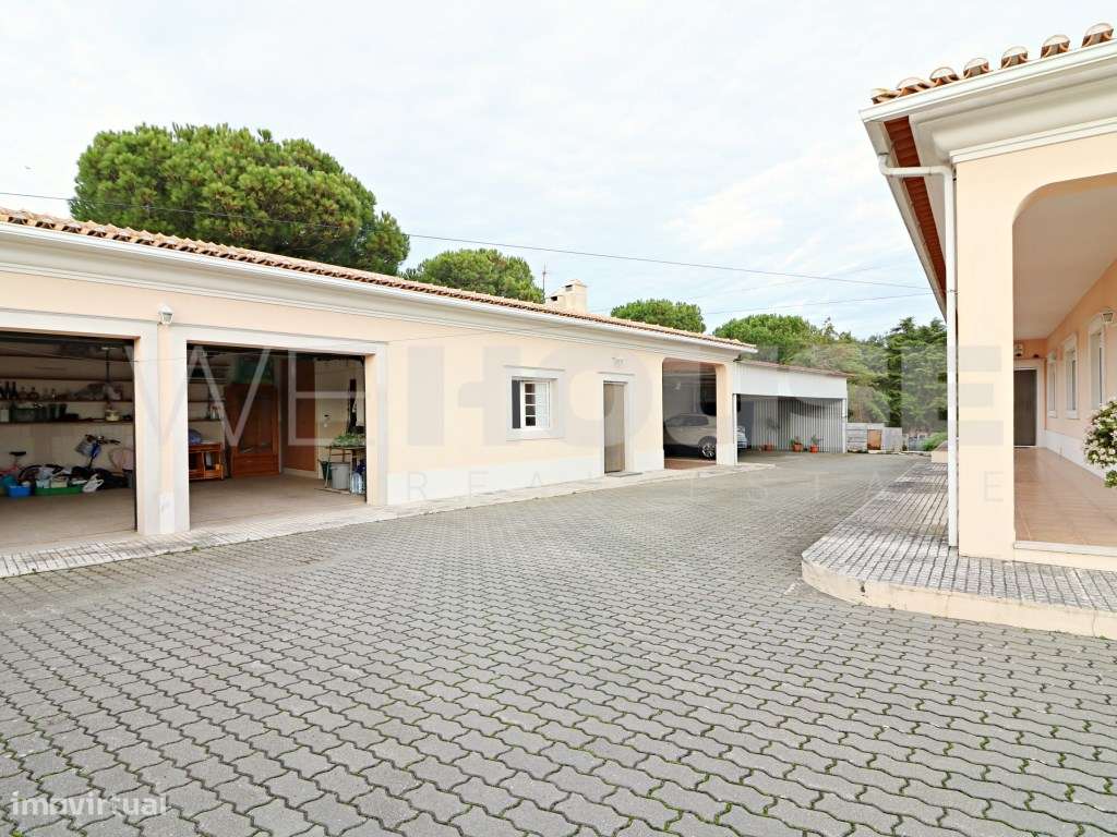 Moradia T4 com 280 m2, inserida em terreno com 2500 m2 em Palmela-34