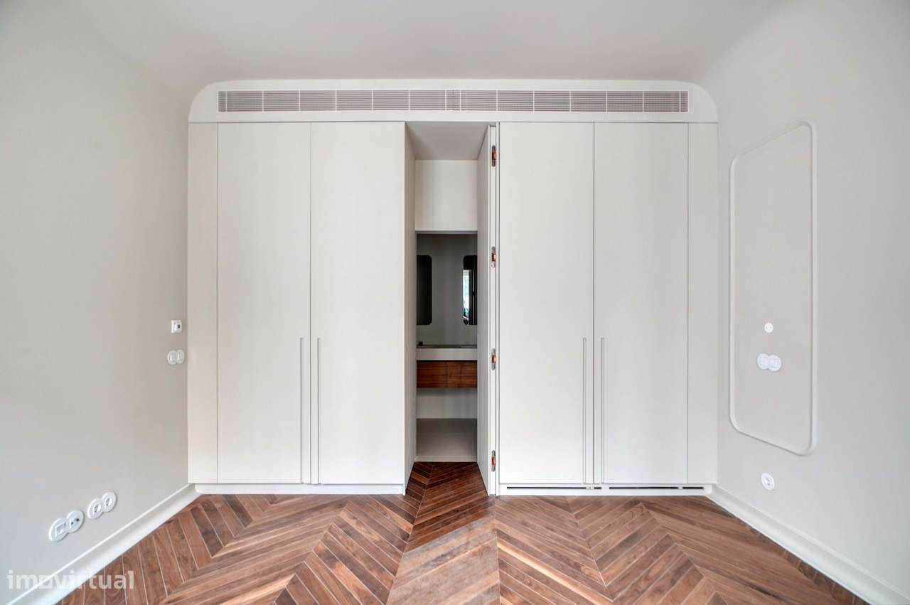 Oportunidade Única em Alfama – T1 Novo com Pátio-9