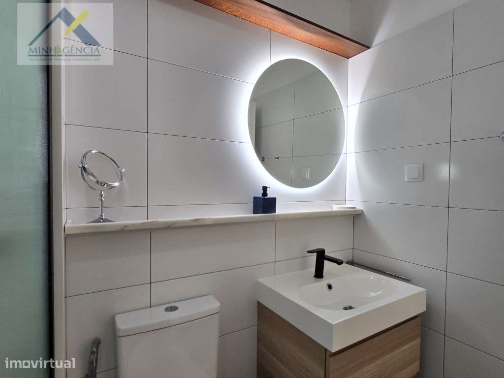 Apartamento T2 remodelado em Setúbal-22