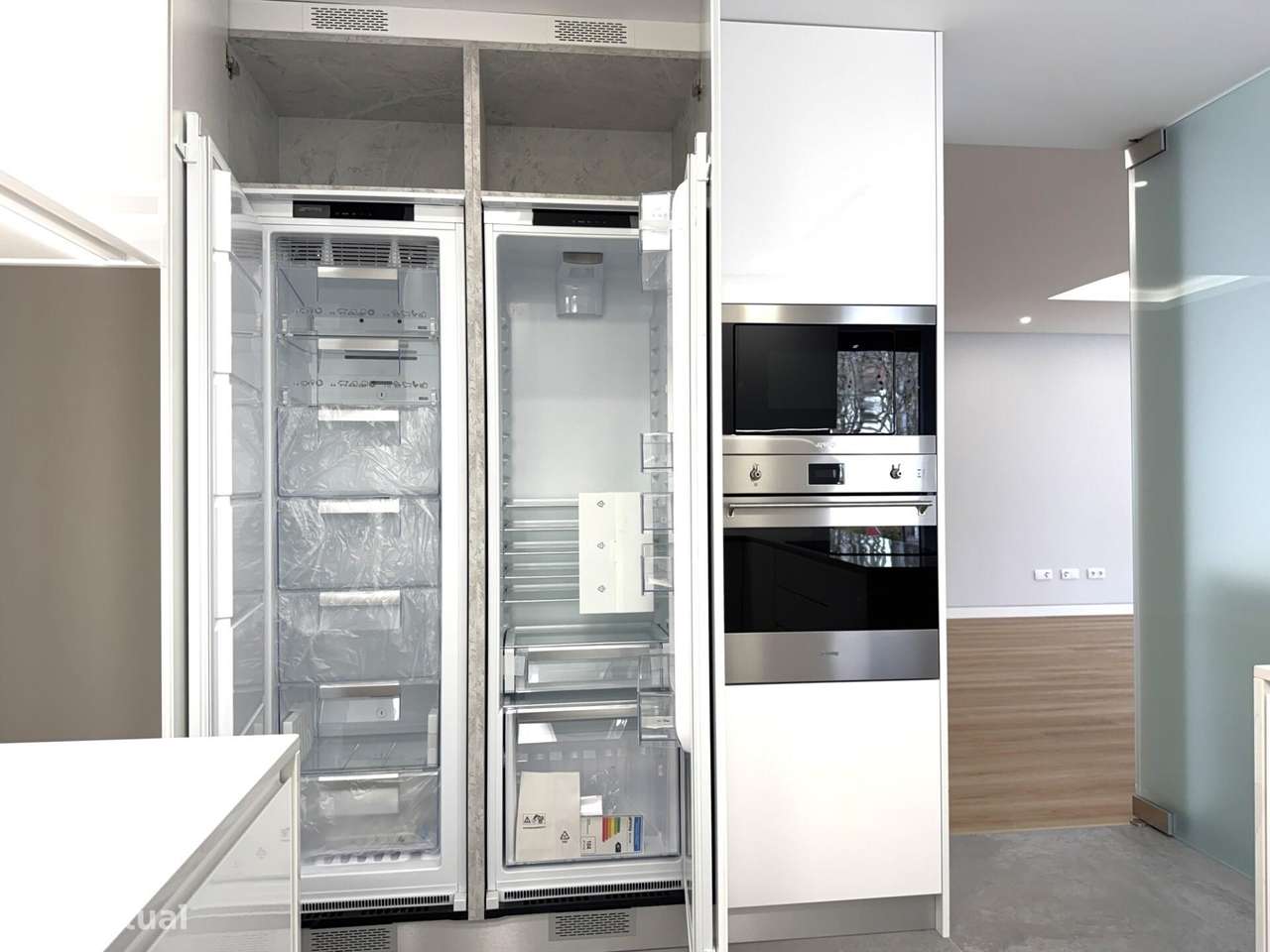 Apartamento T3 novo com estacionamento no centro de Carcavelos-16