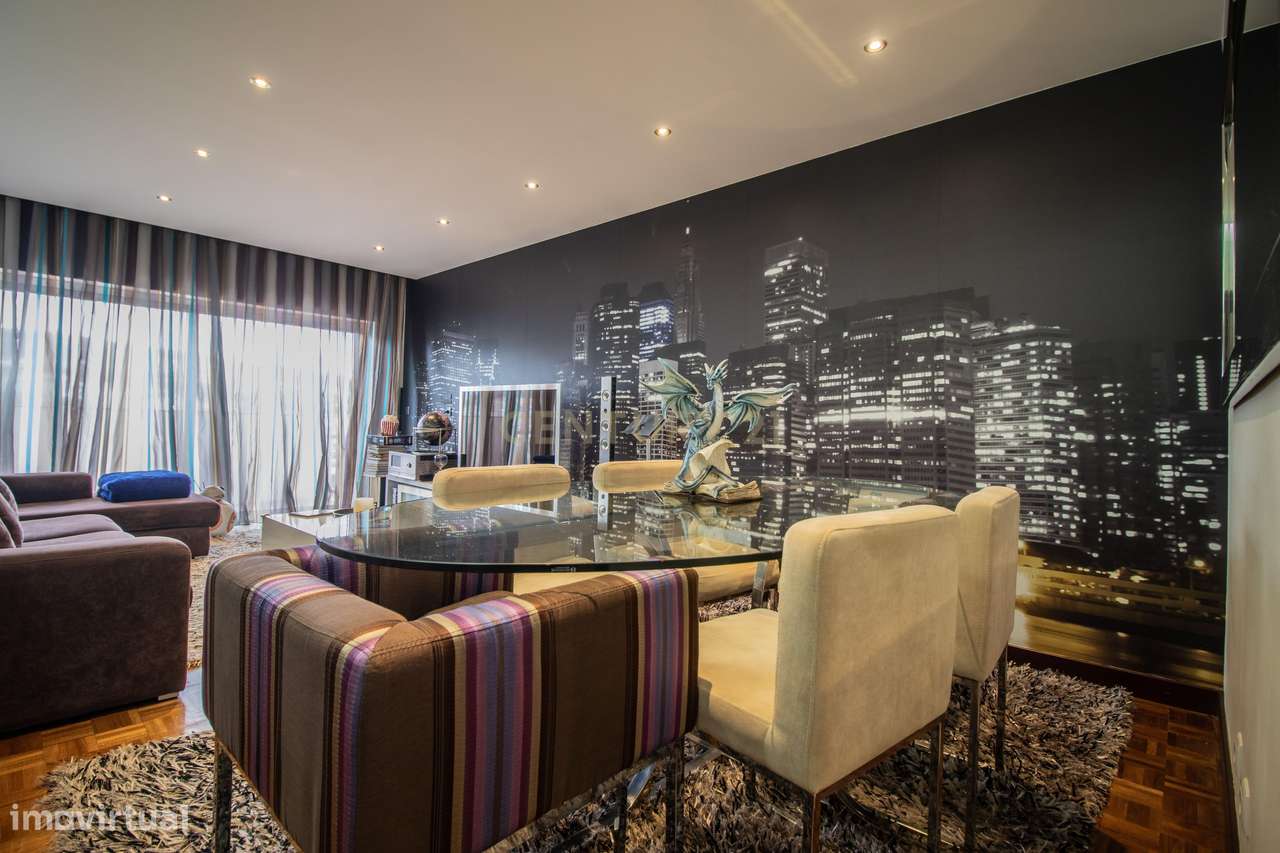 T3 com suíte ampliada derivado à utilização em T2, garagem fechada e v - Grande imagem: 2/49