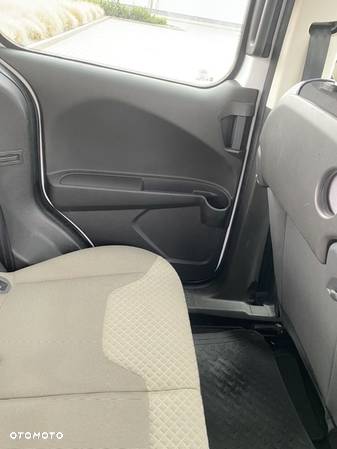 Ford Tourneo Courier - 18