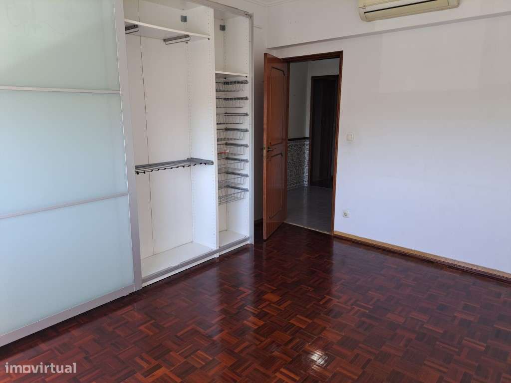 Apartamento T3 com garagem box-5